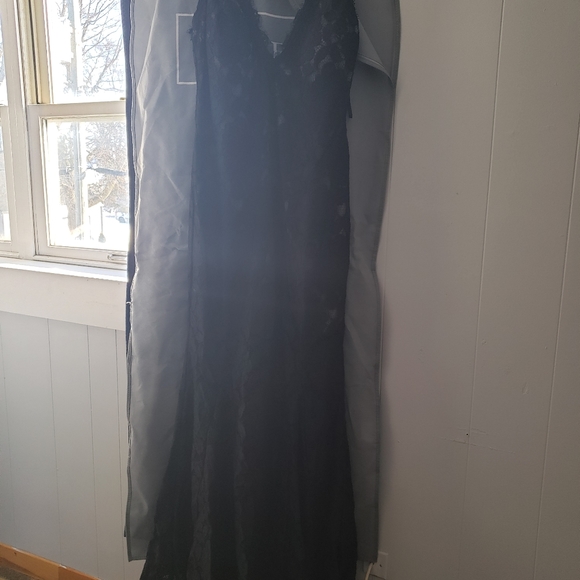 Laura - Picture 3 of 4